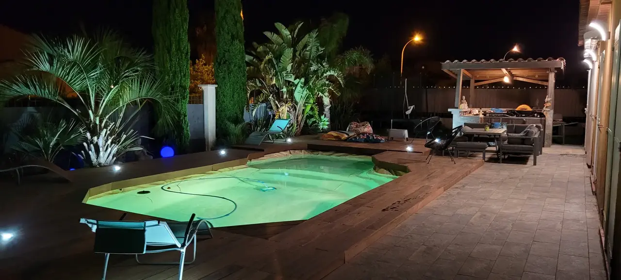 Piscine cuisine exterieure nuit
