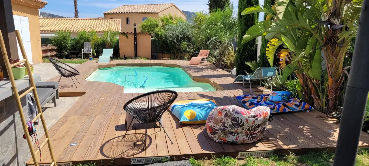 Piscine et jardin exotique