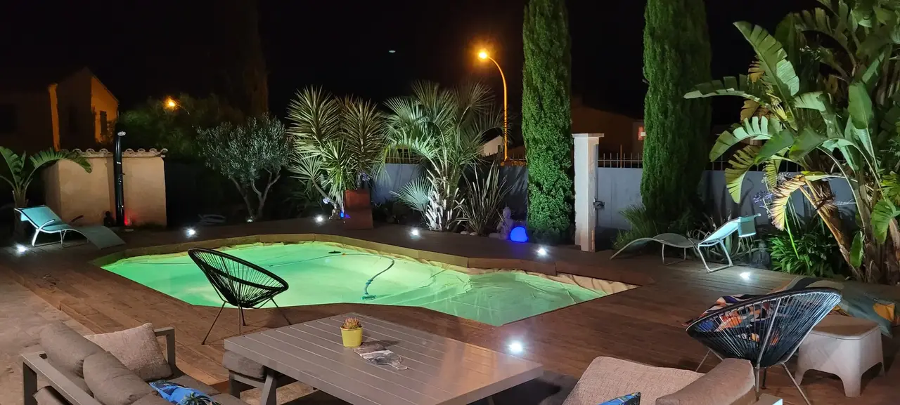 Piscine terrasse nuit